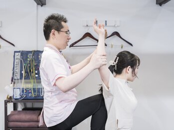 名古屋ハピネス鍼灸接骨院丸の内の写真/超音波による温熱施術/高圧電気施術/骨盤矯正◇一時的な痛み～慢性的なお悩みまで専門スタッフにお任せ☆