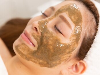 ヘルバ(HERBA)の写真/【話題のREVI&HERMOSA取扱店】植物幹細胞×酵素の力で水光肌に☆毛穴洗浄付ハーブピーリング[初回]¥11000]