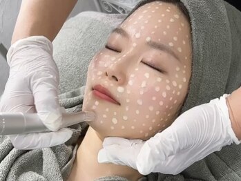 アエ メゾン(ae maison)の写真/憧れの【ツヤツヤ水光肌】へ…◇気になる毛穴開きや黒ずみケアにもおすすめ◎ファンデ要らずの素肌へ◇