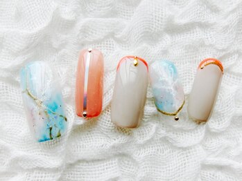 ネイリシャス(NAILICIOUS)/絶妙カラーで涼しげな手元に♪