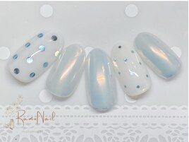 ホログラムの水玉ネイル