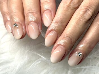 ヘルモッソ(hermoso)の写真/肌なじみの良いうるつやカラーで上品な指先に♪シンプルだからこそ際立つ☆オフィスやスクールネイルにも◎