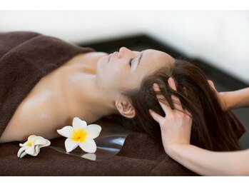 リンパマッサージ|ヘッドスパ|オイルマッサージ【和草アーユルヴェーダ・イヴ香椎店】の写真/話題のドライヘッドスパで頭の疲れを解消!頭だけでなく首肩も楽に♪お顔のむくみ・目の疲れにも効果的◎