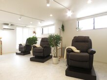 トータルビューティ―サロンクローバー(total beauty salon CLOVER)の雰囲気（お一人毎のスペースもしっかりと！広々店内☆脱毛専用個室有☆）