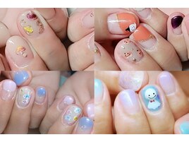 大人の遊び心溢れるアートネイル