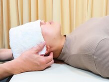 松島接骨院/ヘッドマッサージの様子