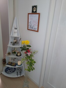 アンマアフォーユー(amma for you)/廊下のお花も季節ごとに変化が♪