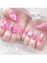 カワイイは正義/左右非対称ネイル