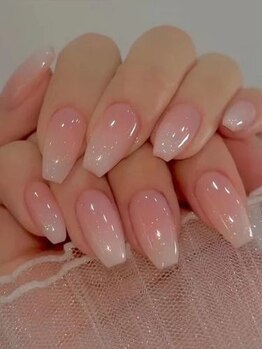 ラ ビジュー(la Bijou)の写真/ぷるんとした艶感と透明感。季節に合わせたシンプル美爪を。初めての方や上品ネイル好きの方に大人気です♪