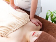 コモド(COMODO)/綺麗なバストは姿勢から