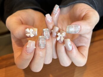 ハンドフィッシュ(handfish)/上品お姫様ネイル