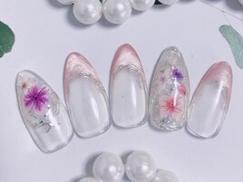 華やかなフラワーネイル