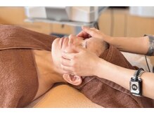 スリールダンジュ(sourire dange)の雰囲気（当店人気小顔コルギでは小顔マシンをプラスし更にリフトアップ♪）