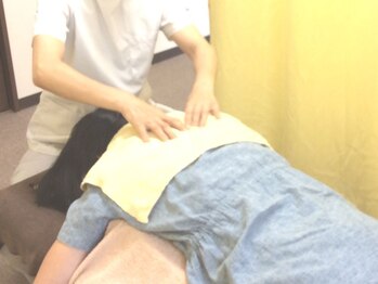 ほぐしガーデン 町田店の写真/凝り固まった首・肩・肩甲骨を丁寧にケア!深層筋に届く”筋膜セラピー”で血行を促進し冷えやむくみも改善