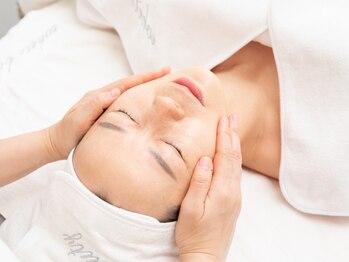 ホワイトビューティ(White beauty)の写真/【環境の変化や疲労で起こりがちな身体のお悩みに】硬い頭もとろける気持ちよさで、目の疲れも解消☆