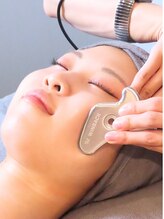 ノーブルノアール(Noble noir)/お顔は意外と凝っています。