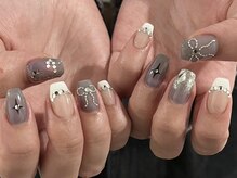 ネイルメゾン 梅田(NAIL MAISON)/グレー白フレンチジュエルリボン