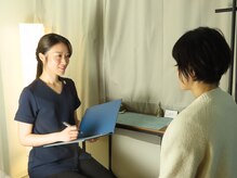 ドットリセット(.RESET)の雰囲気（施術を行う前に、お辛い箇所を丁寧にカウンセリングを行います。）