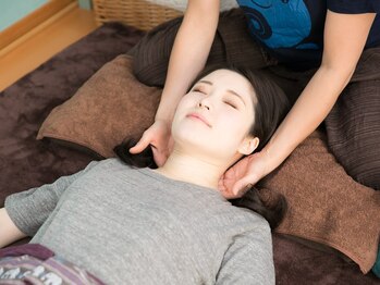 マタニティアンドタイマッサージ メナム リラクゼーション(Menamu relaxation)の写真/【完全個室空間で周りを気にせずゆっくりリラックス】日常を忘れ静かで贅沢なお時間を。