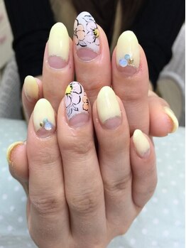 ネイルサロン シェリス(Nail Salon CHELICE)の写真/【持ち込みデザイン大歓迎】流行のニュアンスから繊細な手描きアートまで、あなたの理想をカタチにします！