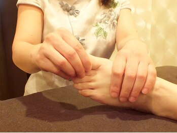 サリナ(SARINA)/パンプスで縮こまった足先に◎