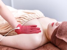 コモド(COMODO)/脇肉をバストに全集中が決め手♪