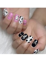 モモ(Momo)/COW柄ネイル×アクセサリー