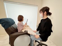 プライベート空間でカウンセリングと施術