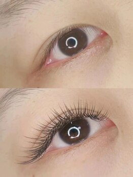 ビーアンドジー(B&G)の写真/【定番のフラットラッシュ☆】通常マツエクより軽いから自まつ毛にも優しい♪全メニューにアイパック付き！