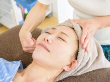 「お顔ほぐし」は、お顔のコリをとって小顔へ！リフトUP効果も