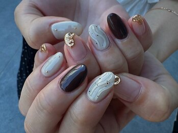 スリーバイザサロン フジサワ(THREE by the salon fujisawa)の写真/シンプルだからこそ周りと差がつく手先へと…*お仕事場でも楽しめる上品な大人ネイルをご提供♪