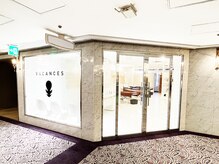 ヴァカンス 梅田阪急17番街店(VACANCES)の雰囲気（【阪急17番街/ターミナルビル6F】シック&オープンな大人のフロア）