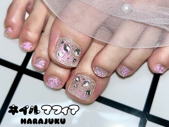 ネイルマフィア 原宿(NAIL MAFIA)の写真/フットネイルがおすすめ！人気のマグネット・オーロラも◎ハンドフット同時施術で指先まで華やかに☆
