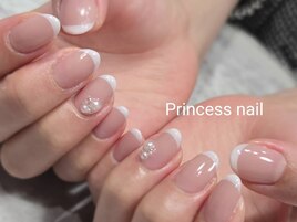 ベージュベース白フレンチ10,600