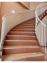 マリーローラン メンズルイズ(Marryrolan MensRuise)/階段から2階へお進みください