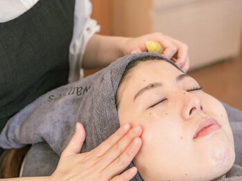 フェイス＆メイクサロン cocohaの写真/【本気の肌質改善】オールハンドで丁寧に施術◎くすみ・角質を除去し理想の美肌に♪ワントーンUPした肌へ↑