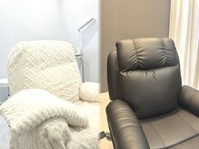 ルノン 草加獨協店(LUNON)の雰囲気（リクライニングチェアでゆったり過ごせます♪白と黒のブースあり）