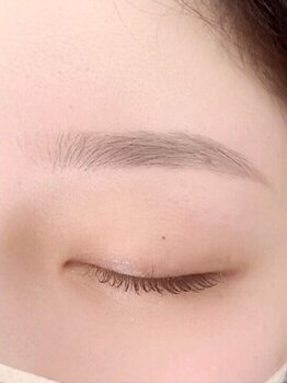 ティア 浦和(Tia)の写真/眉毛WAXで形を整え、気になる左右差も解消◎古い角質,産毛を除去して毛穴の黒ずみやくすみも改善♪