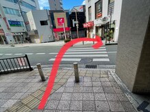 マイン 豊中(Mine)/横断歩道渡り、ファミリーマート
