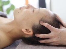 ヘッドマッサージでリラックス…♪リフトUP効果も◎