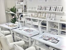 キャンアイドレッシー 天神橋五丁目店(Can I Dressy)の雰囲気（白を基調とした綺麗な店内♪JR,地下鉄の各駅から徒歩5分圏内！）