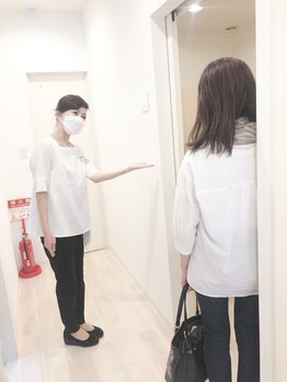 ポーラ ザ ビューティ 名鉄一宮駅前店(POLA THE BEAUTY)/エステルームへご案内