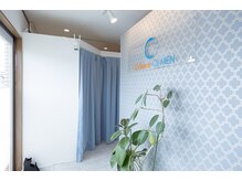シーズボーテ(C's Beaute)/ブルーを基調と明るい店内です