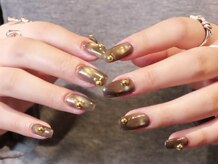 スエン(Suen)/チャコール艶マグ×ゴールド