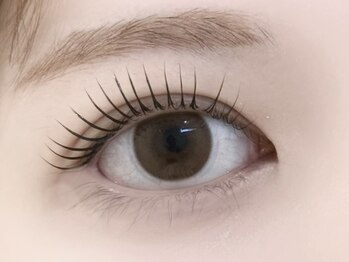 ネイルアンドアイラッシュ スリール(Sourire)/まつ毛パーマ/美眉【施術35分】