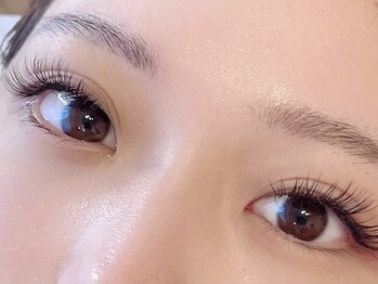 エムズサロン(M.s salon)の写真/抜群のキープ力が大好評のフラットラッシュ◎自まつ毛に優しく、軽くて自然な仕上がりに★