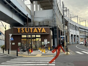 ストレッチのお店/TSUTAYAが見えてきます!
