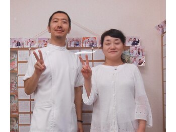 かしわぎ整体院/お客様とツーショット
