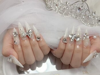 ベルグローアルファネイル(BELLE GROW ALPHA NAIL)/宝石詰め込みネイル
