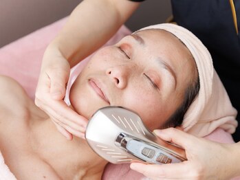 小顔エステsakura belle(サクラベル)/幹細胞美容導入と引き締め